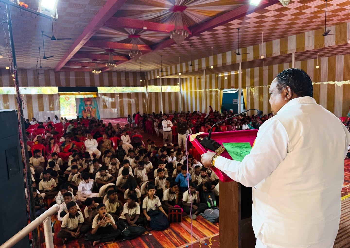 Bhausaheb Wakchaure addressing large public rally in constituency